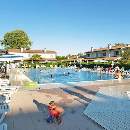 Appartement Terraced House In The Ca' Del Pino Complex With Communal Pool In Bibione