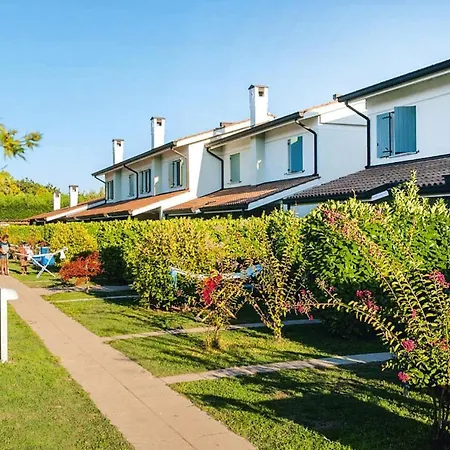 Terraced House In The Ca' Del Pino Complex With Communal Pool In Apartmán Bibione