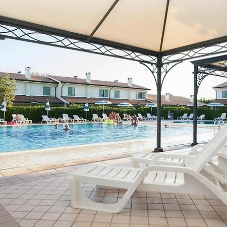 Terraced House In The Ca' Del Pino Complex With Communal Pool In Apartmán