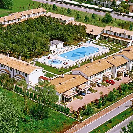 Terraced House In The Ca' Del Pino Complex With Communal Pool In * Bibione
