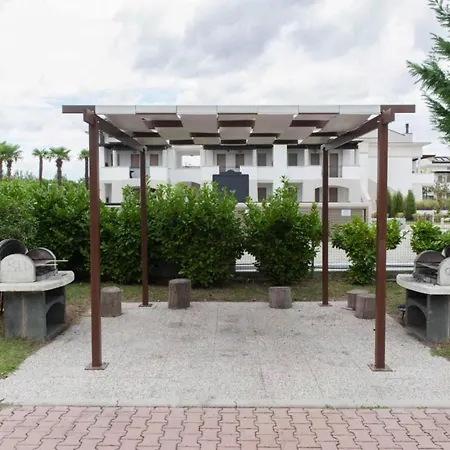 Terraced House In The Ca' Del Pino Complex With Communal Pool In Bibione